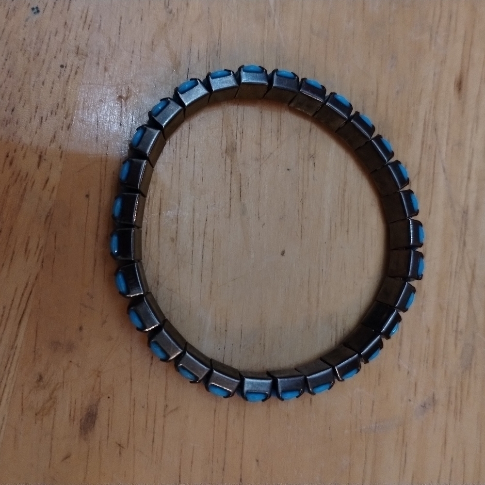 Women's stretchy blue bracelet - Picture 2 of 3